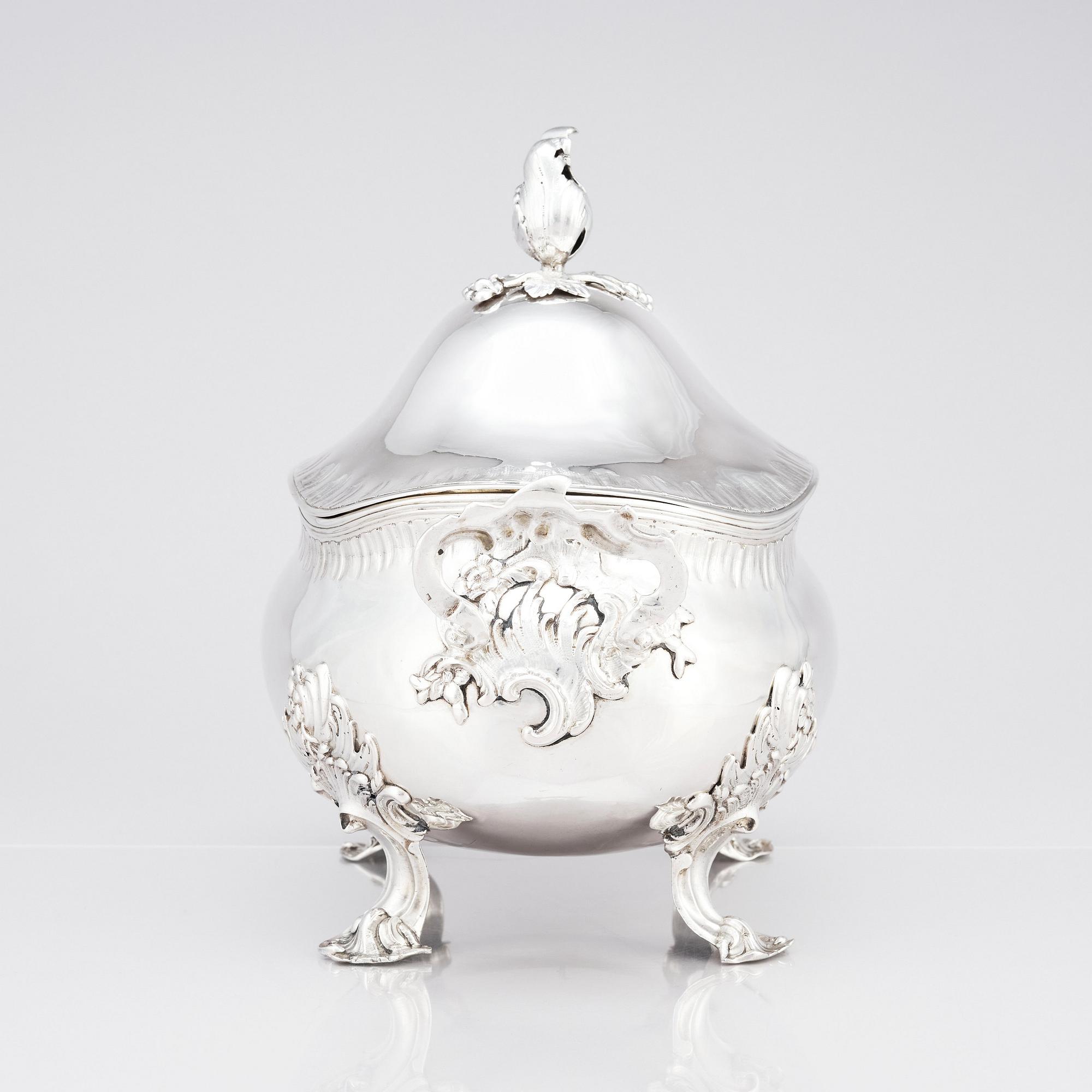 Daniel Lundgren, terrin med lock, silver (verksam Reval 1771-83). Rokoko.