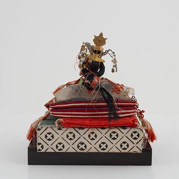 A pair of Japanese 'Hina' dolls, Showa, 20th century.