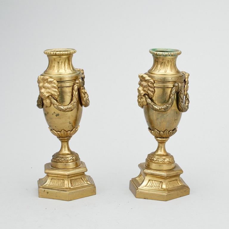 CASSOLETTER, ett par, 1800-tal.