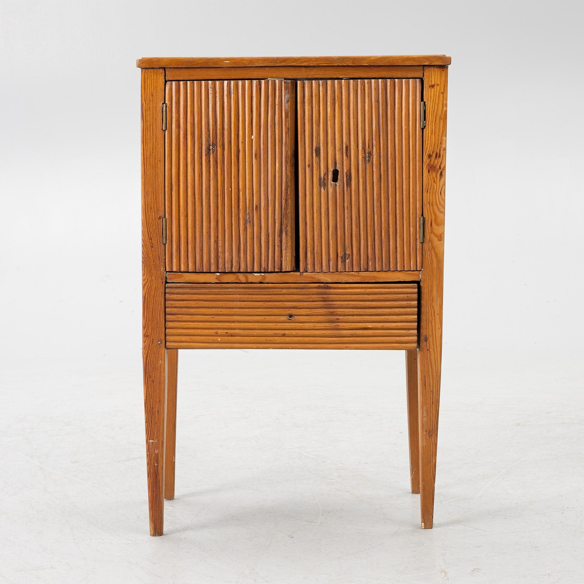 Pottskåp, gustaviansk stil, 1800-tal.