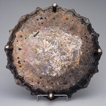 SILVERBRICKA, London 1761, Robert Rew, vikt 2600 g.