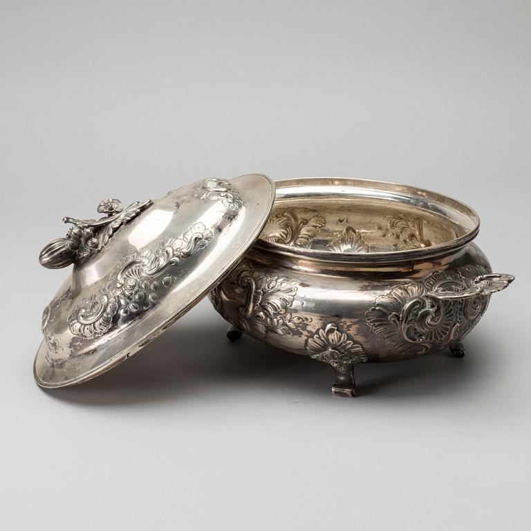 A DANISH SILVER SOUP TERRINE 1946.