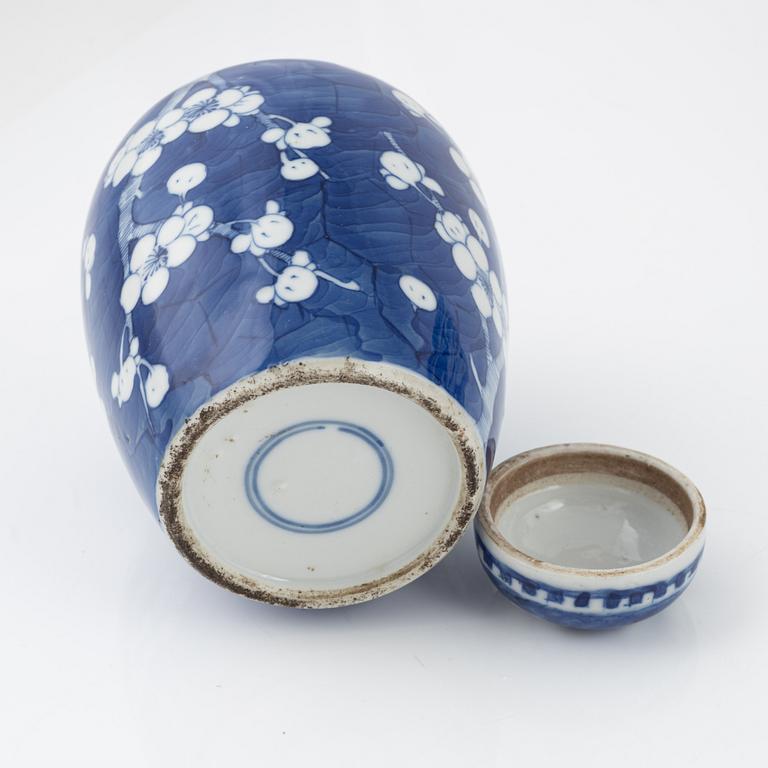 A porcelain pot and three blue and white urns, China, 20th century.