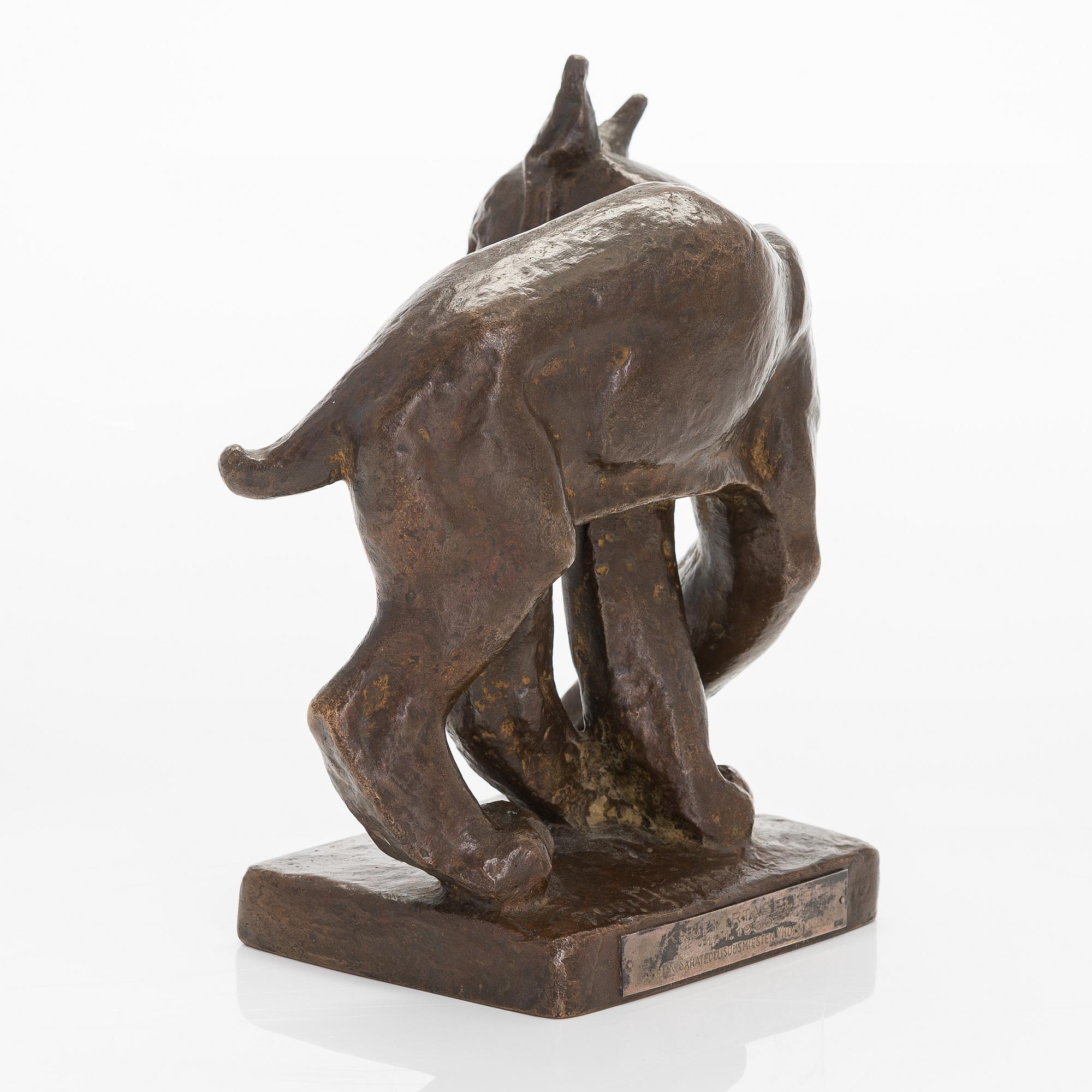 Jussi Mäntynen, 'Lynx sensing danger'.