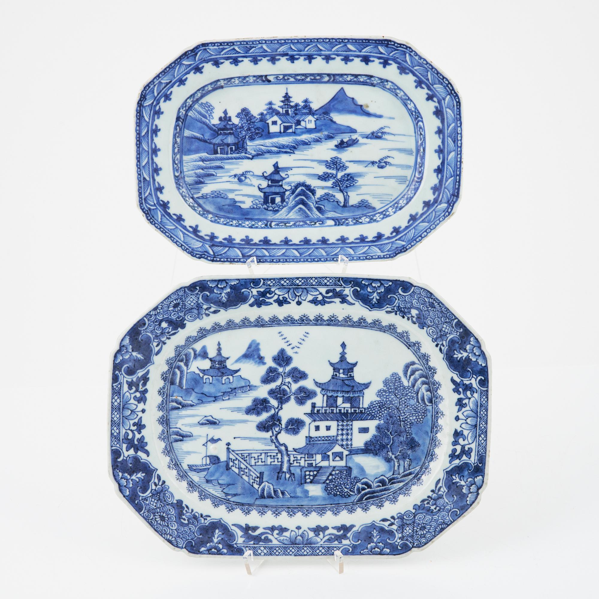 Stekfat, 2 st, kompaniporslin, Kina, Qingdynastin, Qianlong (1736-95).