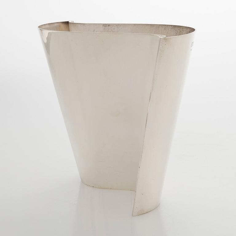 Pekka Piekäinen, vas, sterlingsilver, "Finlandia", Platinoro, Åbo.