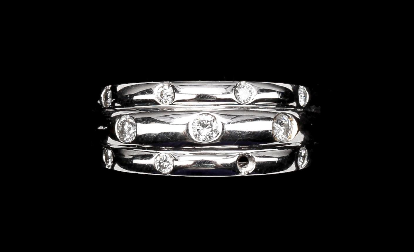 RING, 18k vitguld med briljantslipade diamanter, tot 0.31 ct enl gravyr.