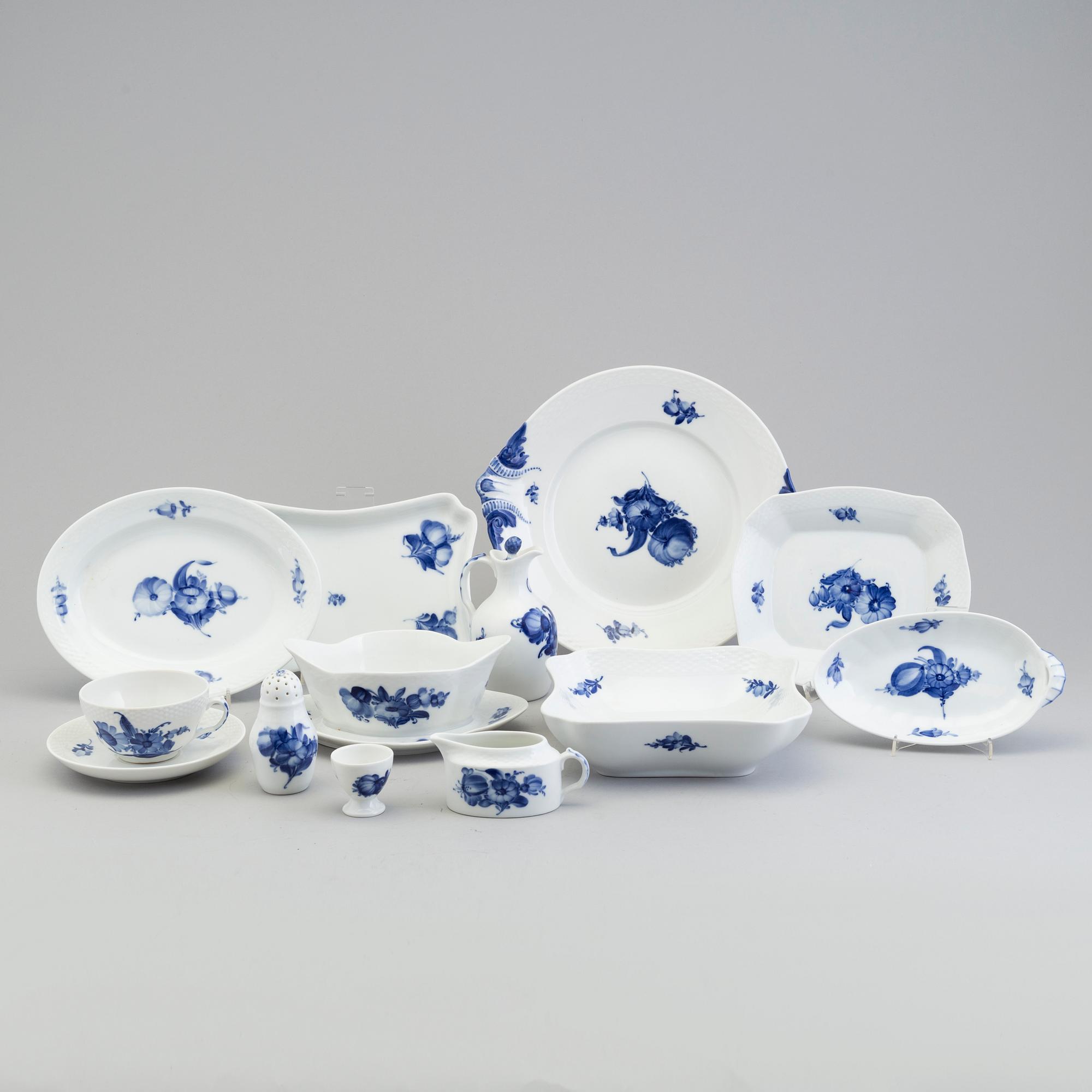 MAT- och KAFFESERVIS, 129 delar, porslin, "Blå Blomst", Royal Copenhagen, 1900-talets andra hälft.