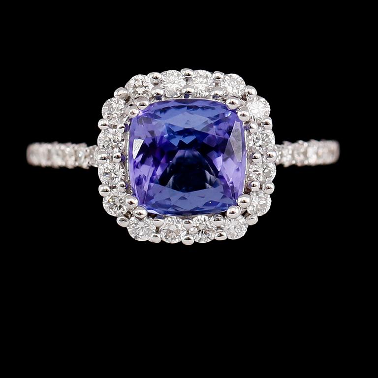 RING, 18 k vitguld, blå tanzanit 2.69 ct, briljantslipade diamanter tot ca 0.53 ct.