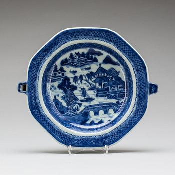 VÄRMETALLRIK, kompaniporslin. Kina, 1700/1800.