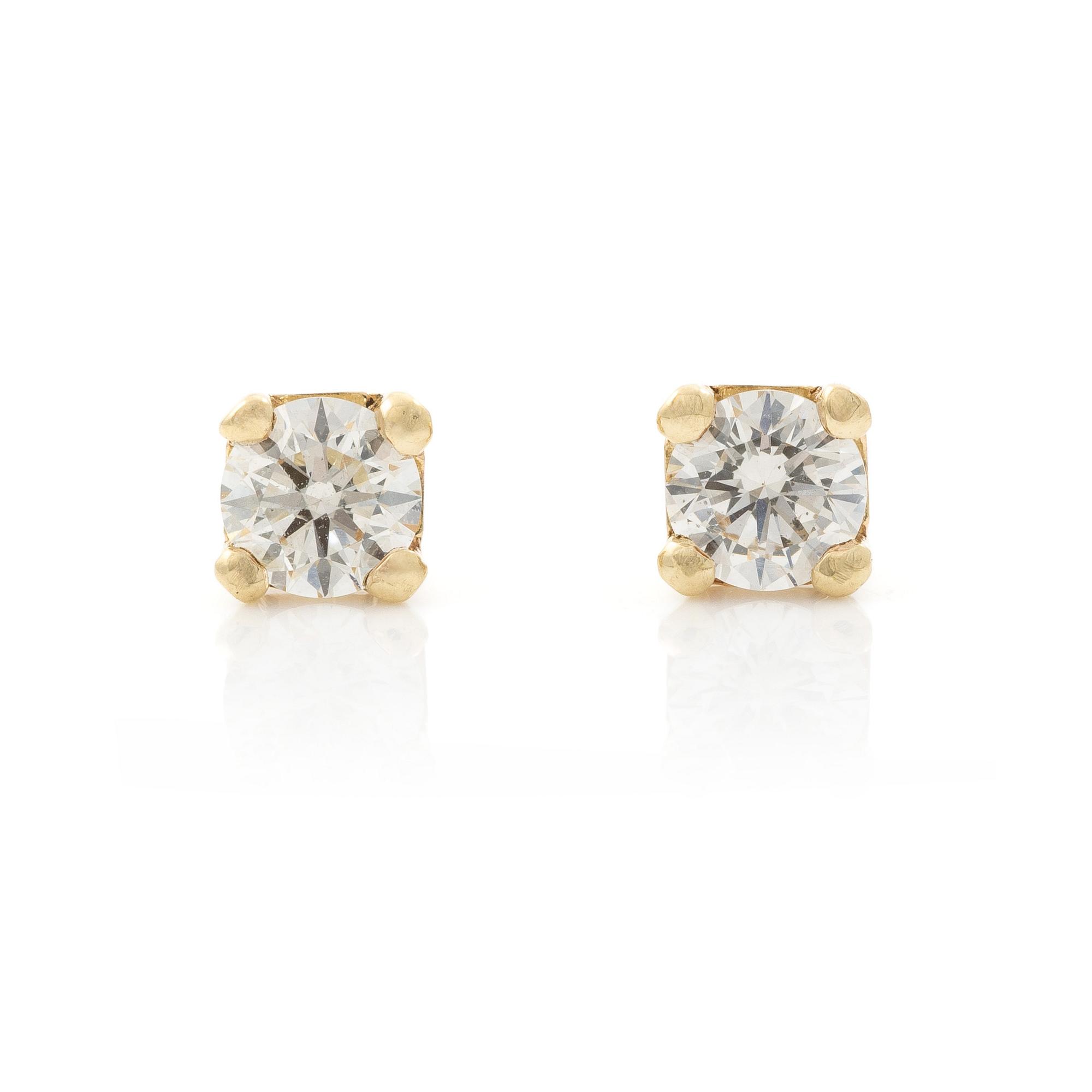Earrings 14K gold with brilliant-cut diamonds.