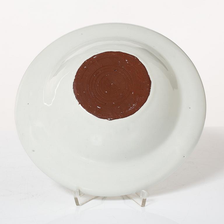 Kennet Williamsson, fyra keramiska objekt, varav tre signerade.