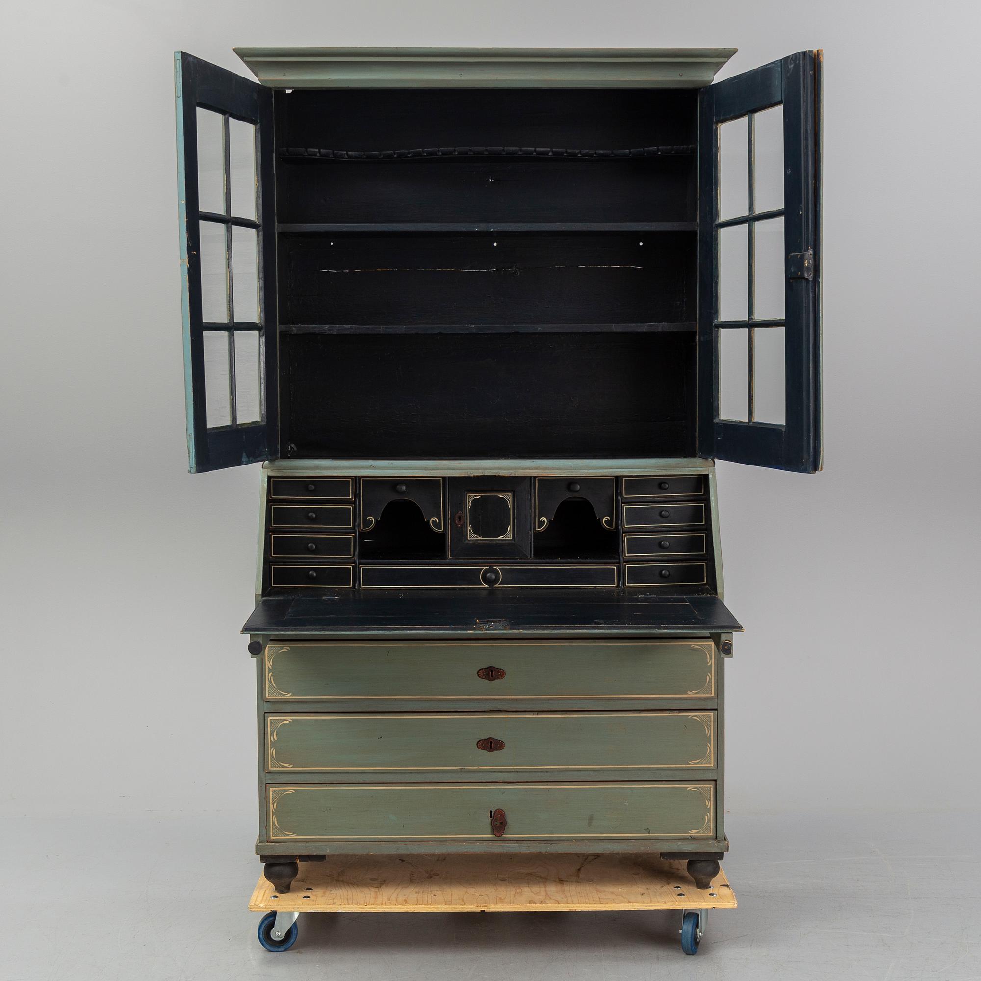 CUPBOARD, first half of the 19th century.