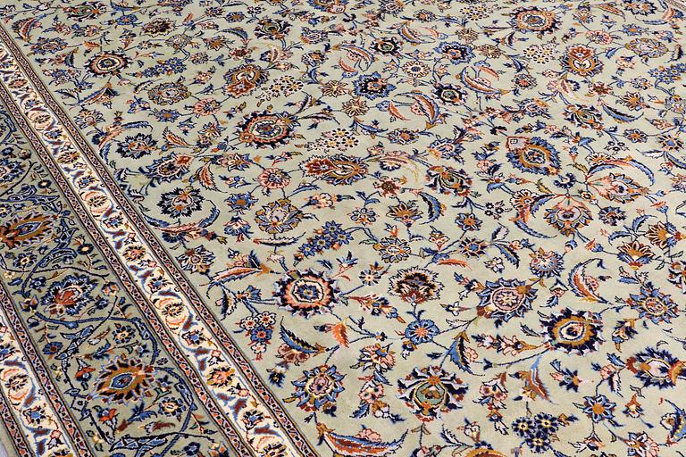 A carpet, Kashan, ca 414 x 310 cm.
