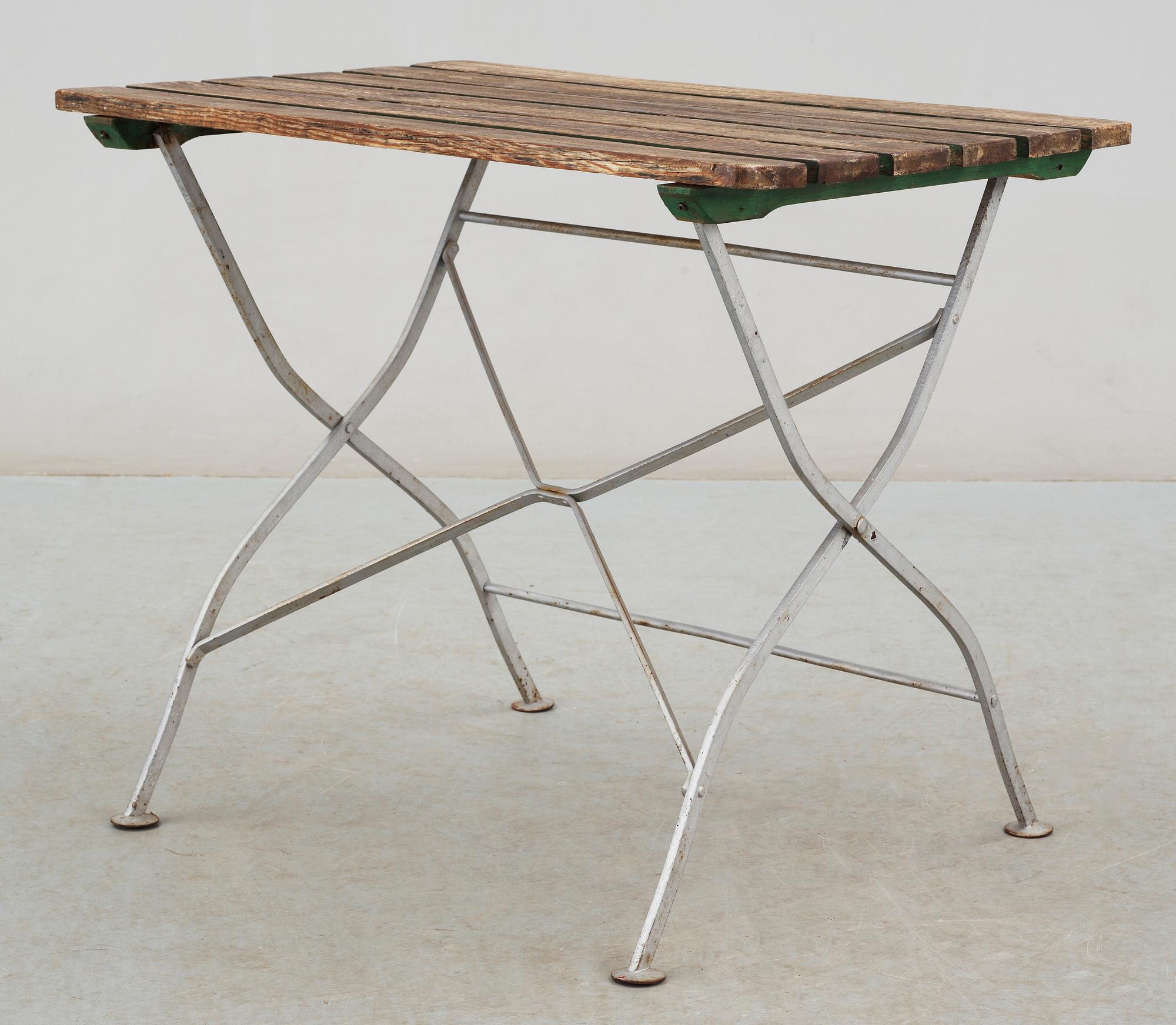 TRÄDGÅRDSBORD, troligen Grythyttan, trä och järn, 1900-tal.