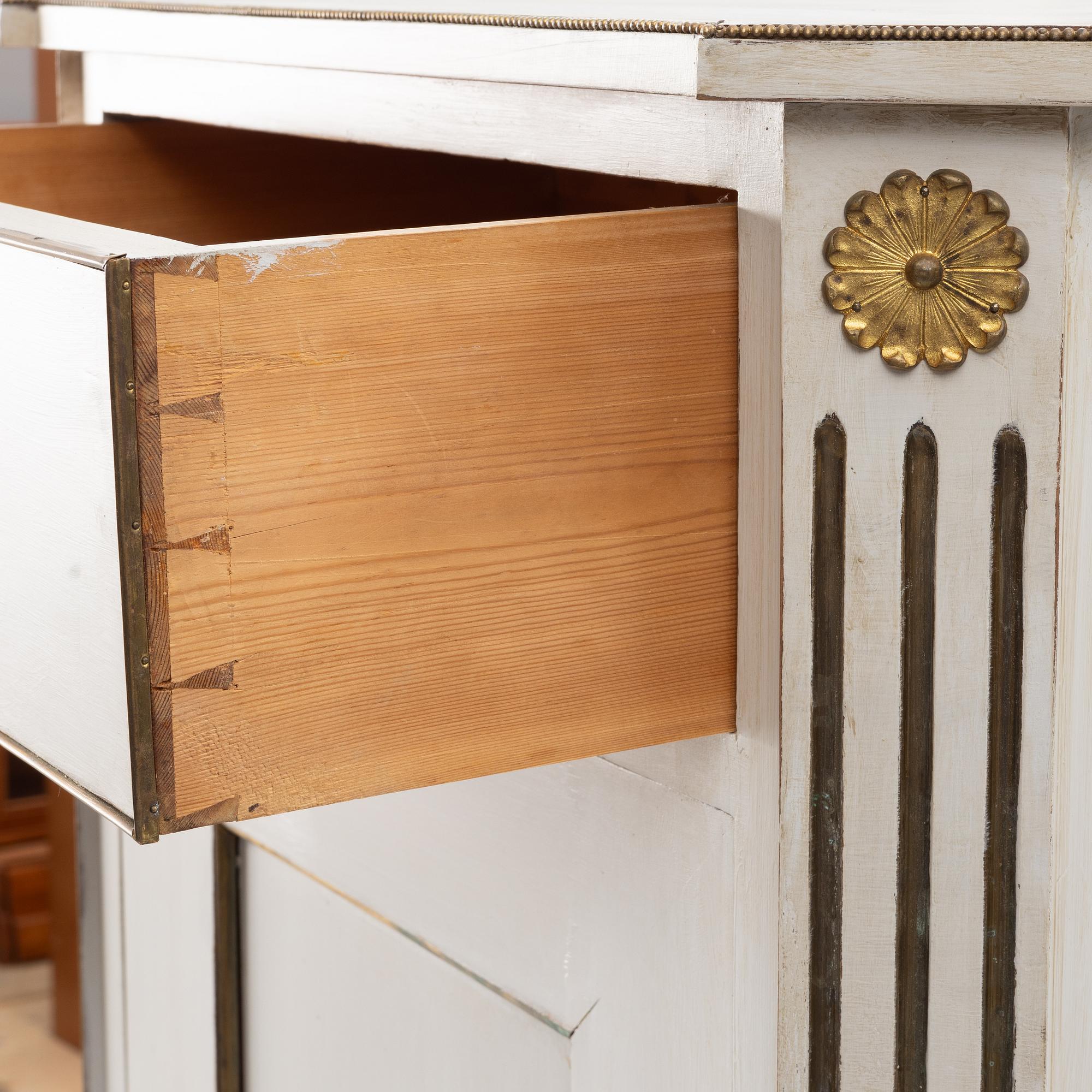 Skåp, gustaviansk stil, 1900-tal.