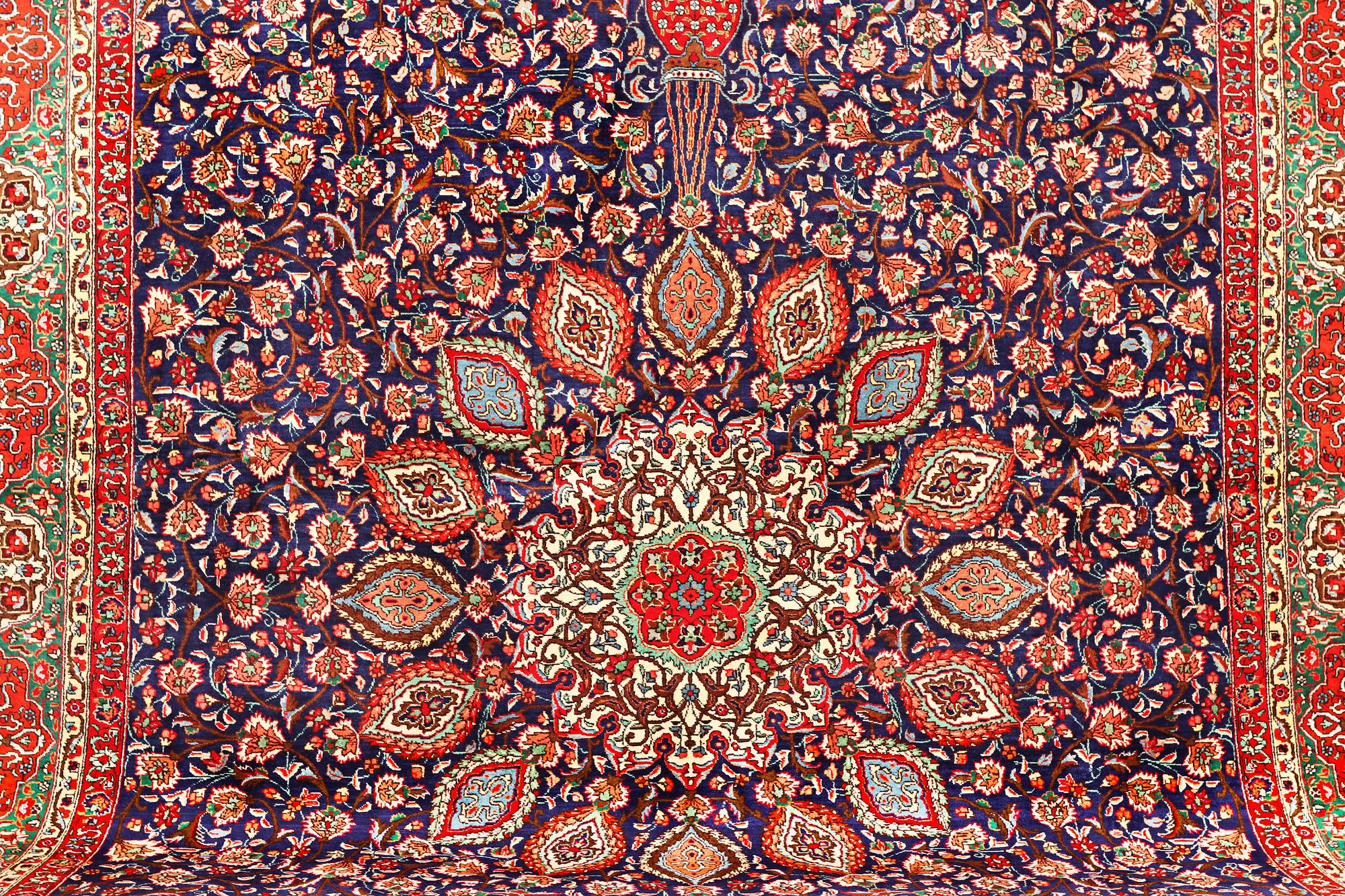 Matta, Kashmar, ca 500 x 348 cm.