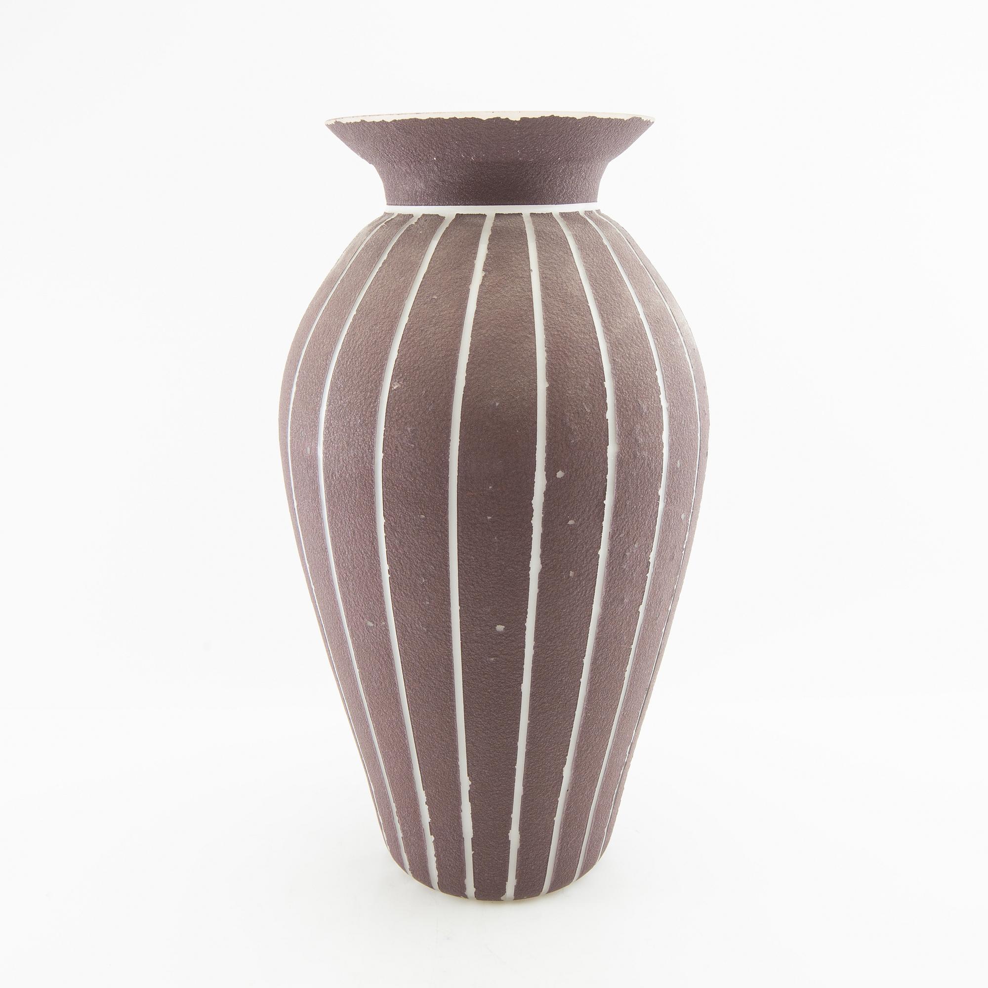 Paul Kedelv, floor vase Flygsfors mid-20th century glass.