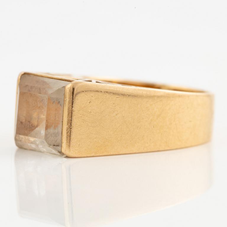 Ring, 18K gold with rock crystal.