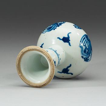 A blue and white stemcup, Qing dynasty.