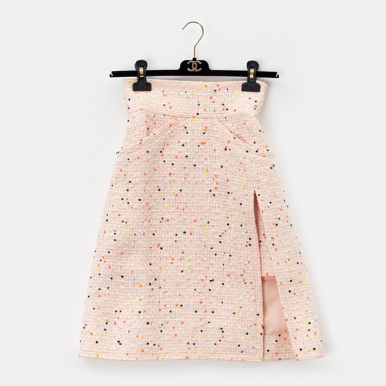 Chanel, a cotton bouclé skirt, size 34.