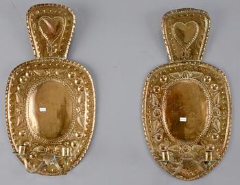 LJUSPLÅTAR, 2st snarlika, mässing. Barock-stil. 1800/1900-tal.