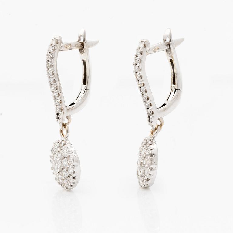 Earrings 18K white gold with brilliant-cut diamonds.
