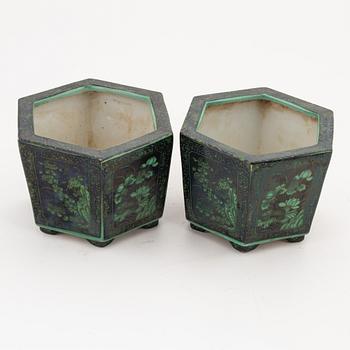 A pair of enamelled flower pots, China, late Qing dynasty, circa 1900.