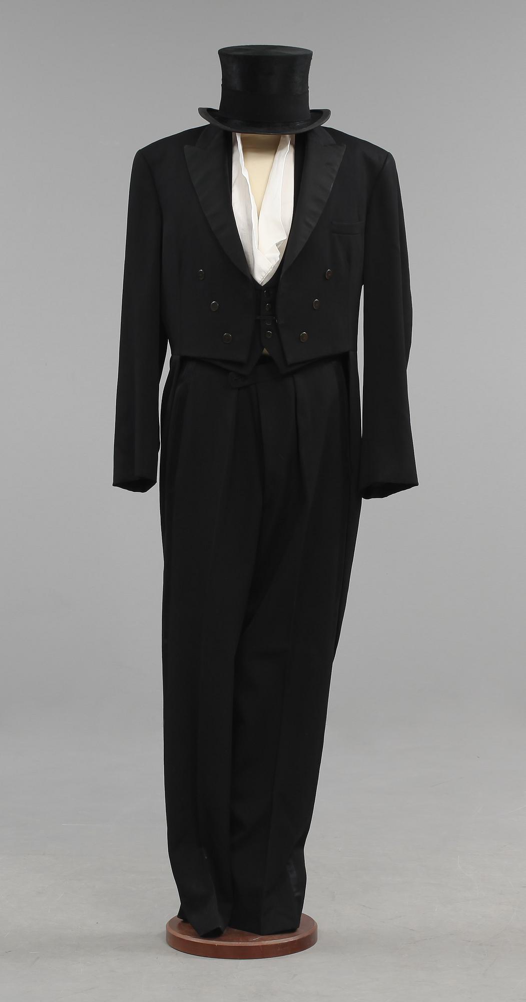 FRACK MED TILLBEHÖR SAMT HÖG HATT, 1900-tal.