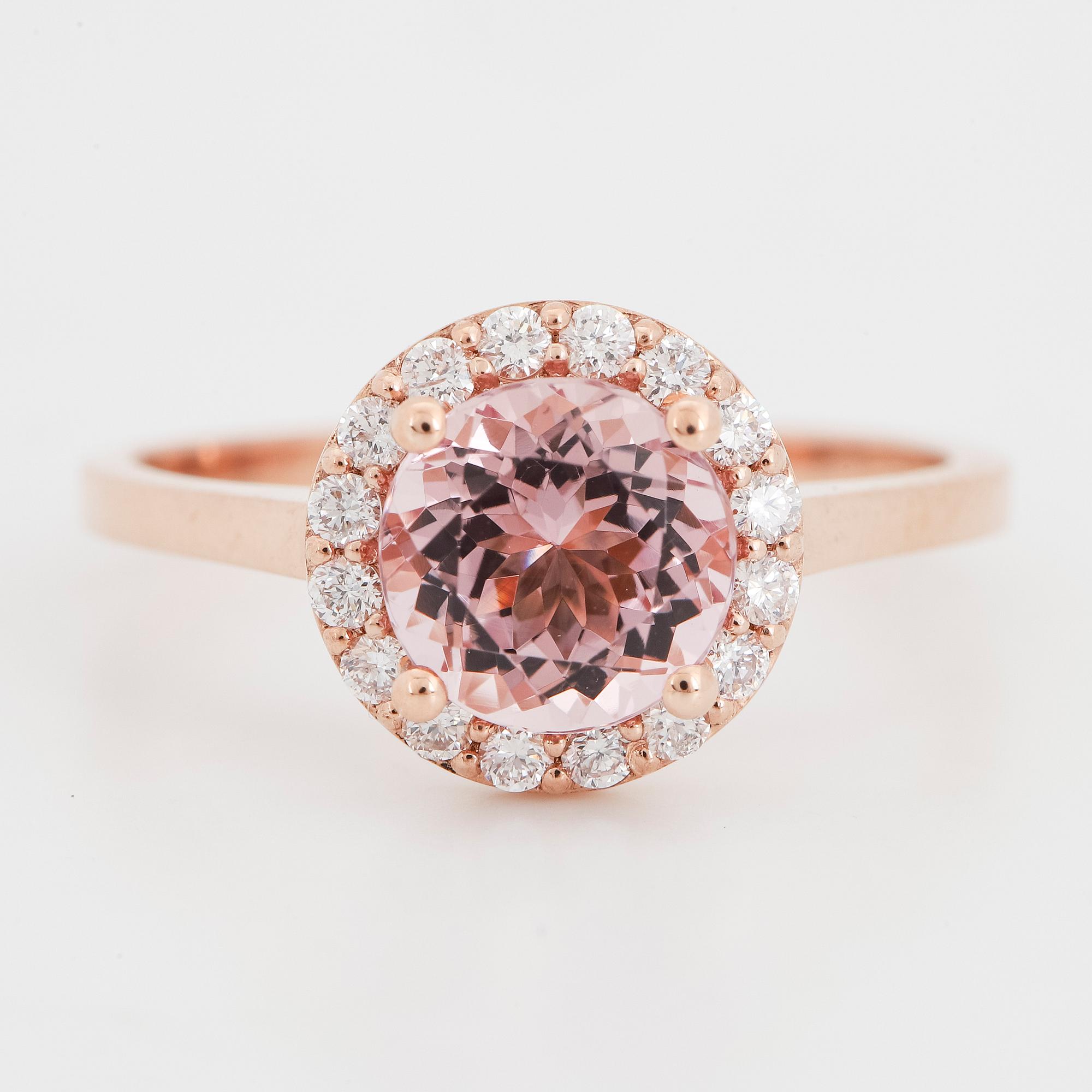 RING, med morganit och briljantslipade diamanter.