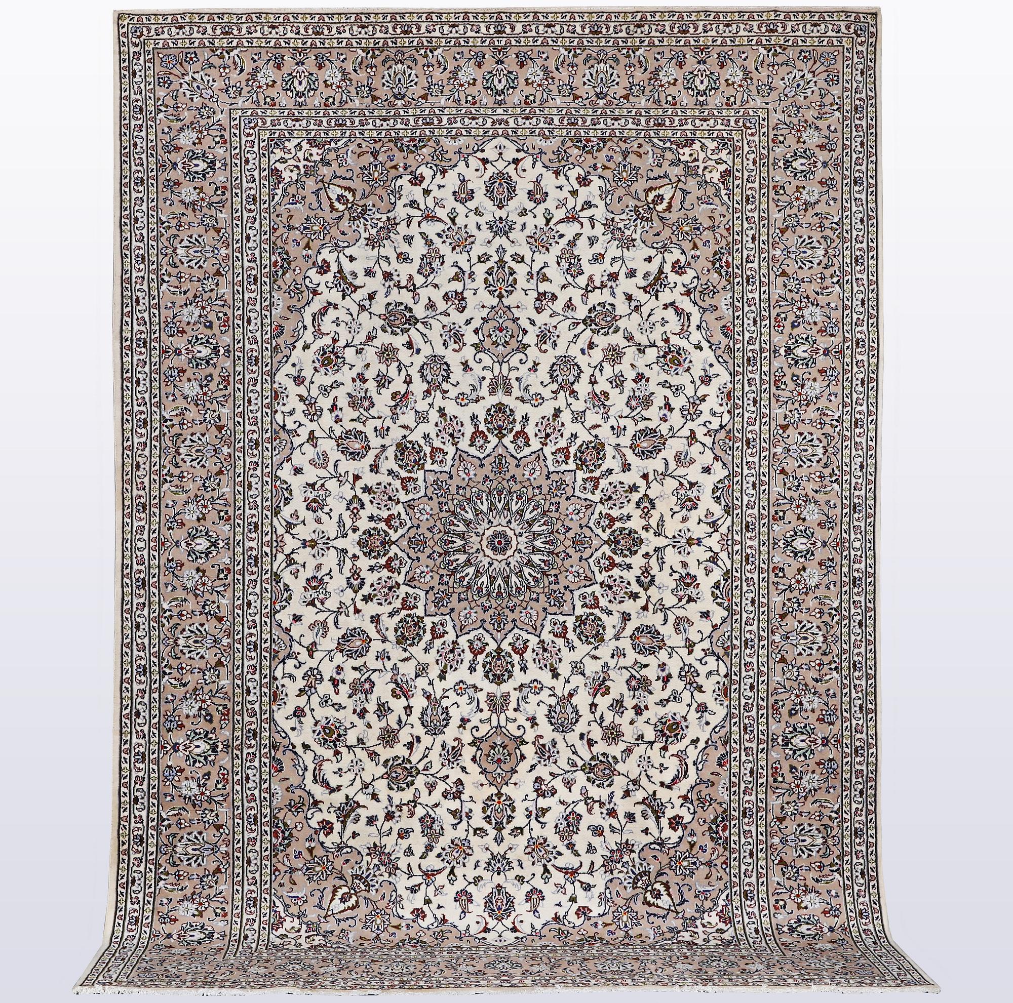 A carpet, Kashan, ca 368 x 245 cm.