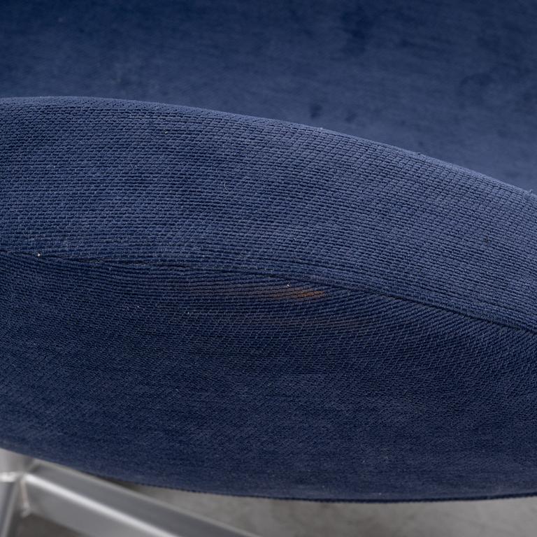 A lounge chair with ottoman, 'Schelly', BoConcept, 21st century.