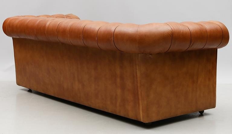 SOFFA, Chesterfield-modell, 1900-talets andra hälft.