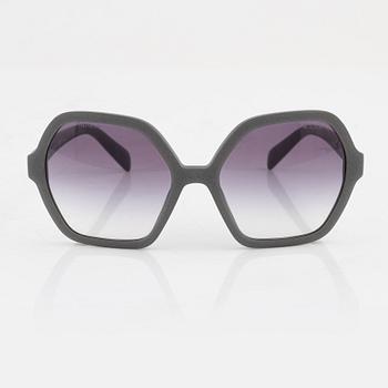 Prada, solglasögon.