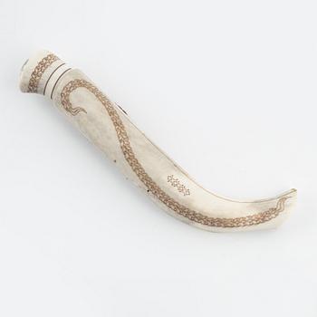 A reindeer horn knife by Bertil Fällman.