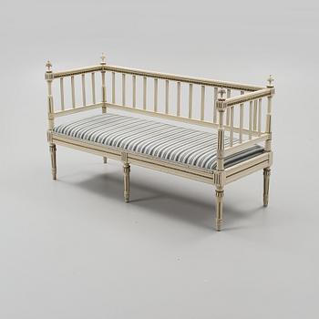 SOFFA, gustaviansk stil, omkring år 1900.