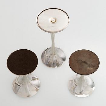 Tapio Wirkkala, kynttilänjalkoja, 3 kpl, hopeaa, "Trumpetti", Kultakeskus, Hämeenlinna 1988-2003.