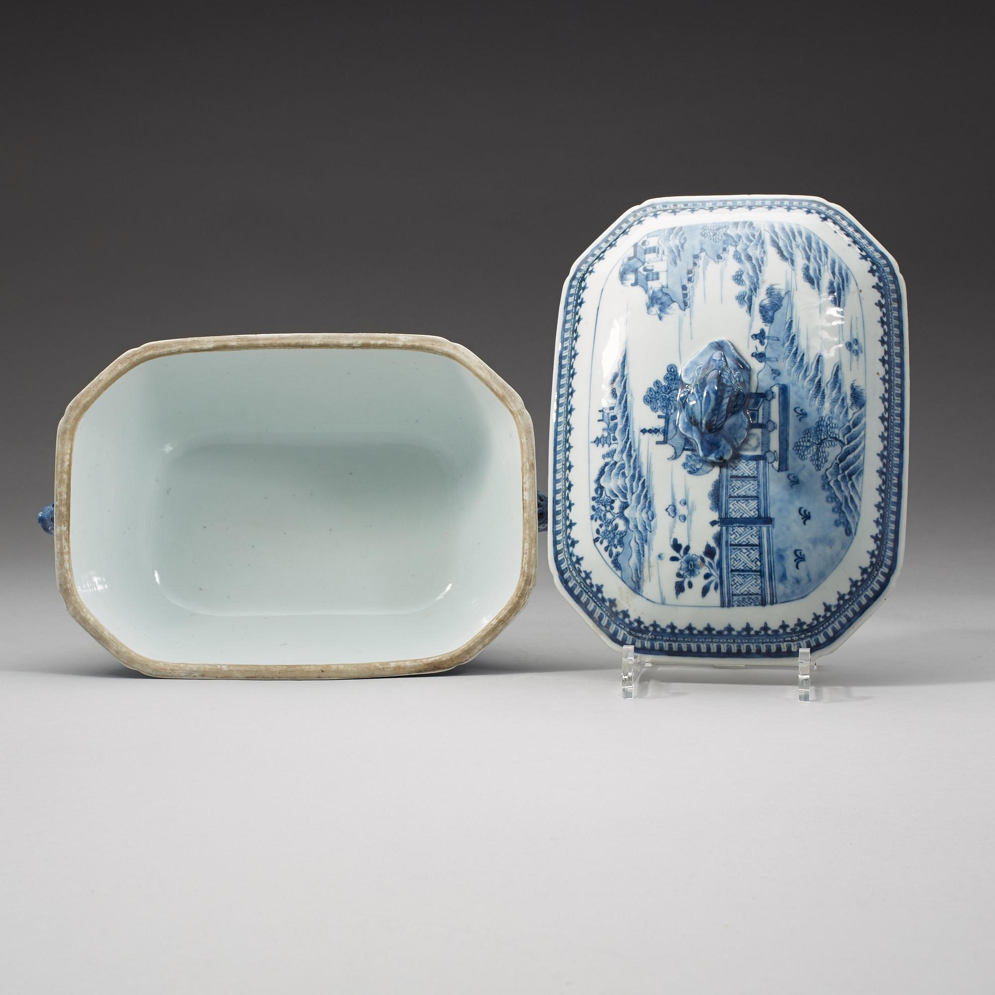 A blue and white tureen with cover, Qing dynasty, Qianlong (1736-95).