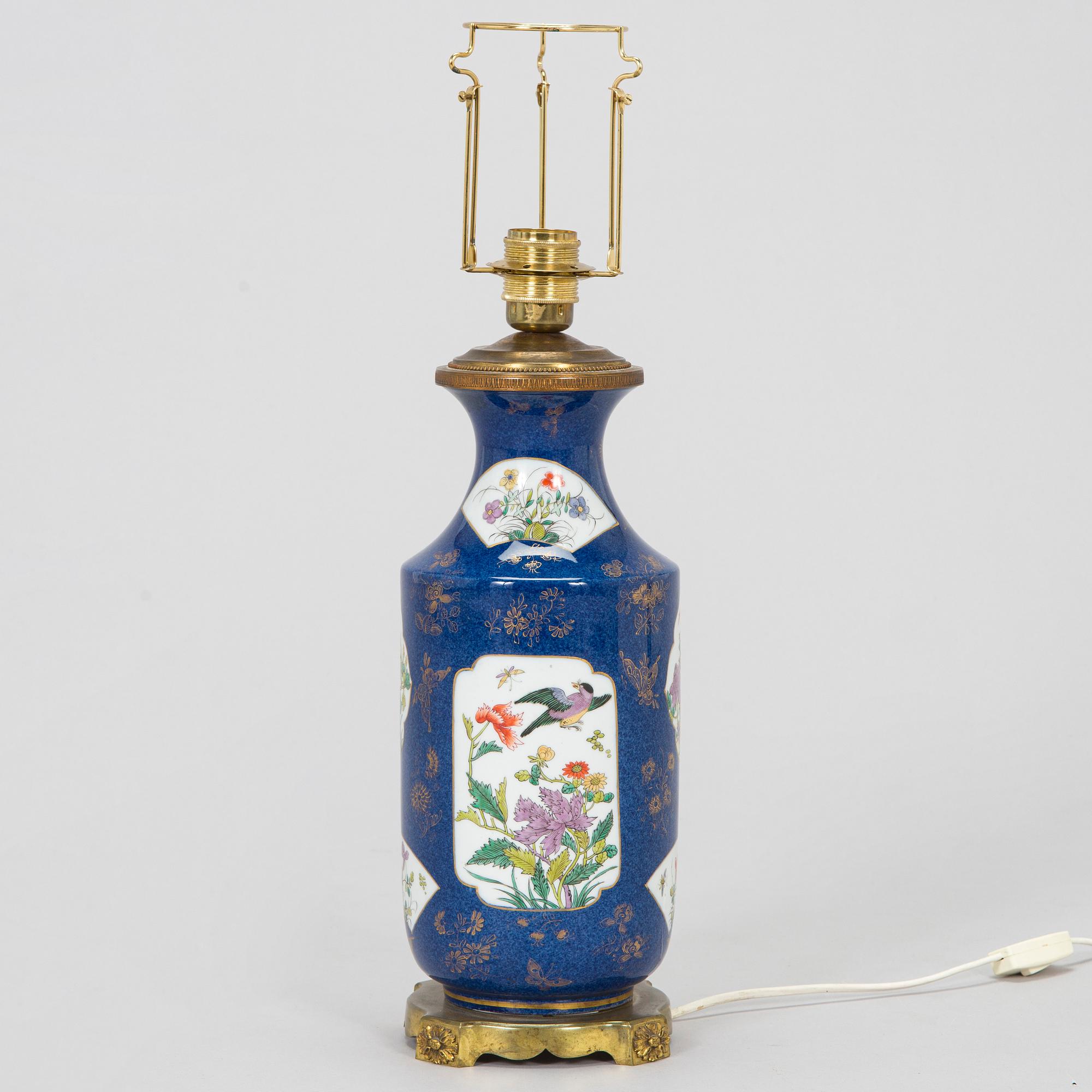 Vas, porslin. Troligen Samson, Frankrike, omkring 1900.