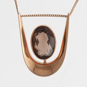 Eero Rislakki, A PENDANT, 14K gold, smoke quartz, N. Westerback 1962. Signed ER.