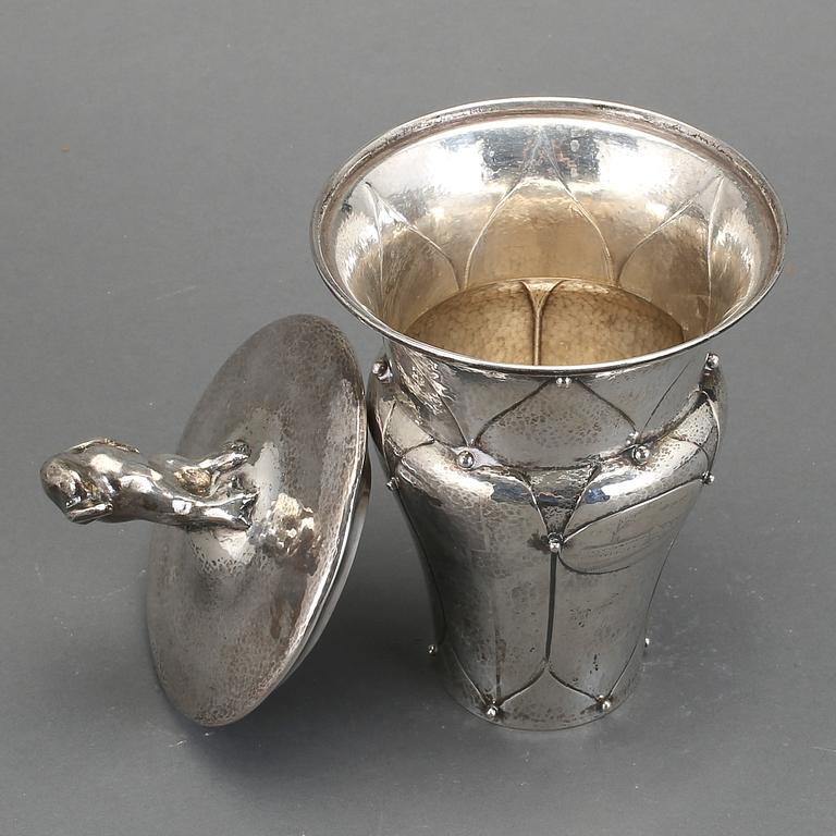 VAS/POKAL, silver, CA Sandberg Eftr GC Gustafsson, Helsingbord, 1919. Vikt ca 616g.