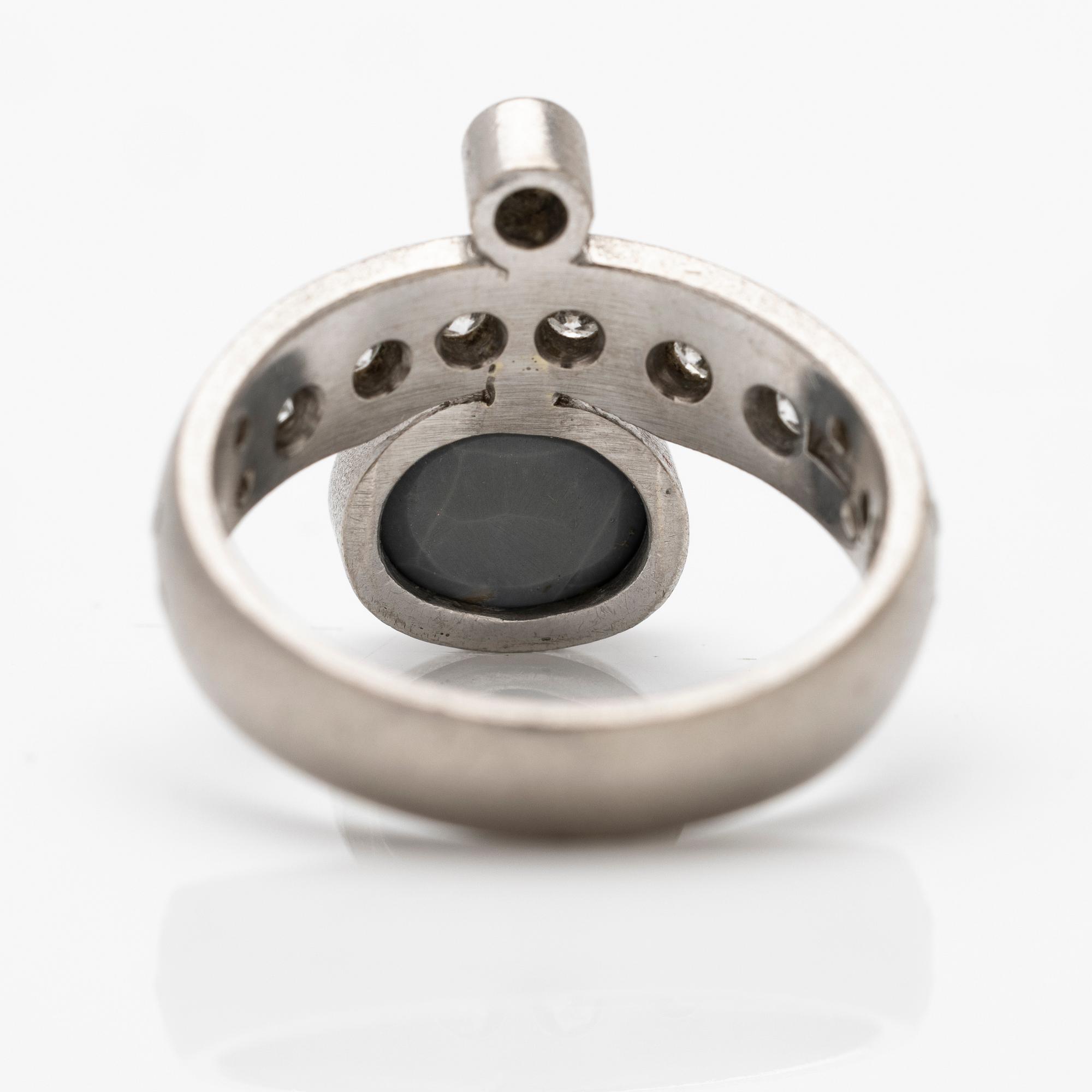 Evert Lindberg, 18K white gold ring with diamonds and opal triplet, Älvängen 2000.