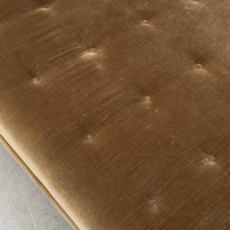 Josef Frank, a sofa. 'Liljevalchssoffan', Svenskt Tenn.