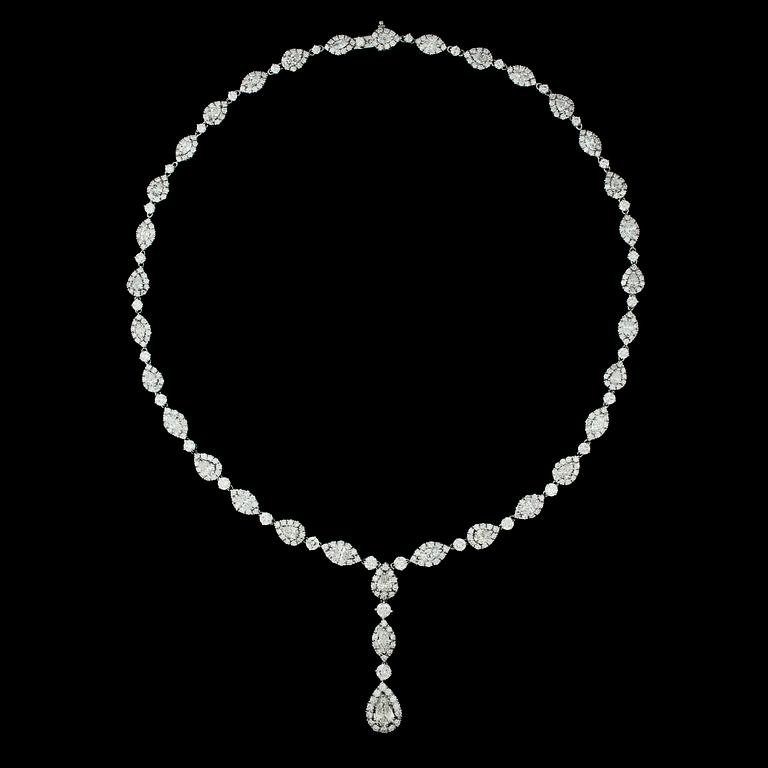 COLLIER, lång collier med dropp- och briljantslipade diamanter, tot. 25.54 ct.
