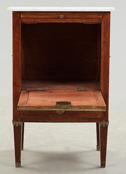 POTTSKÅP, sengustavianskt, möjligen Stockholmsarbete, omkring 1800.
