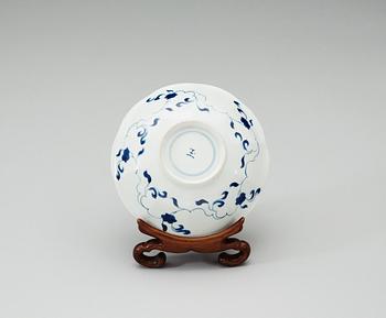 A blue and white flower shaped dish, Qing dynasty, Kangxi (1644-1722).