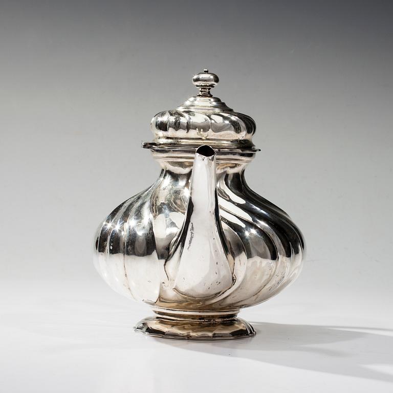 KAFFEKANNA, silver, stämplad H. Schrader, Tyskland. Tot. vikt ca 685,5 g.