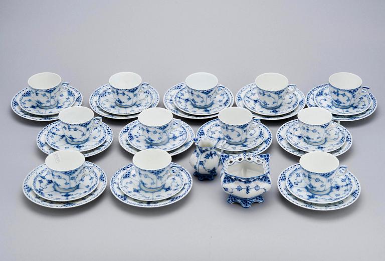 KAFFESERVIS, 25 delar, porslin, "Musselmalet", Royal Copenhagen Danmark.