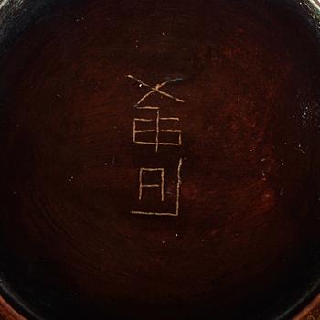 A copper alloy brush pot, late Qing dynasty (1644-1912).