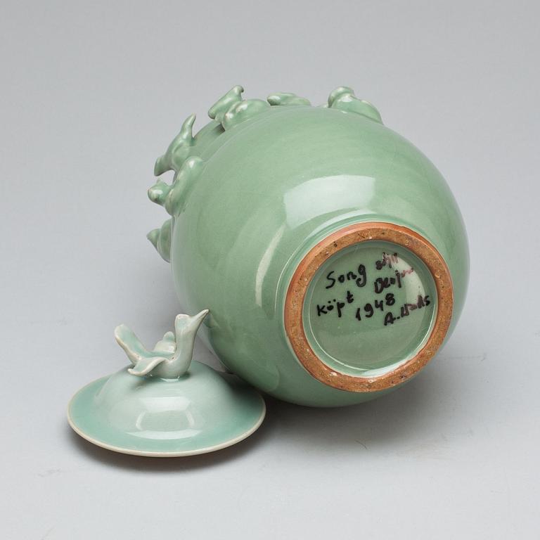 VAS MED LOCK, Song-stil. Modern tillverkning.